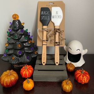 Rae Dunn Spatula and Cookie Cutter Set